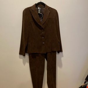 Pant Suit Brown Suede 8P like new